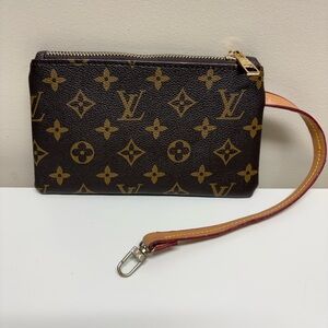 Wristlet bag accessory